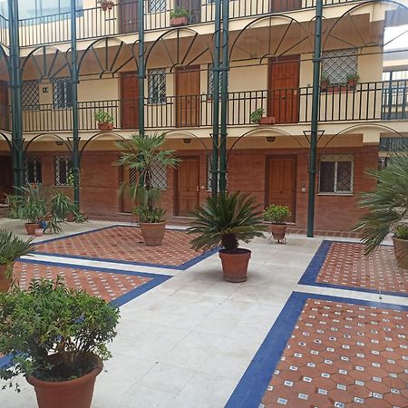 En Patio Sevillano Alameda-Isla Magica Exteriör bild